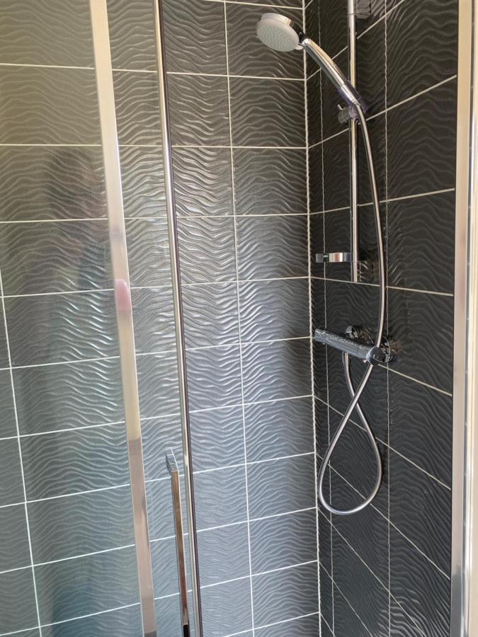 Wellington View One En Suite Shower And Super King Bed Extérieur photo