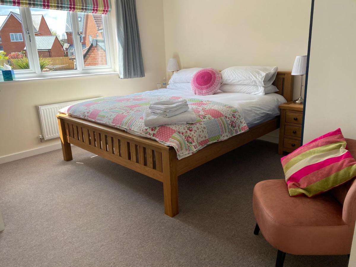 Wellington View One En Suite Shower And Super King Bed Extérieur photo