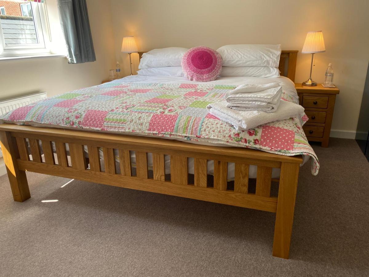 Wellington View One En Suite Shower And Super King Bed Extérieur photo