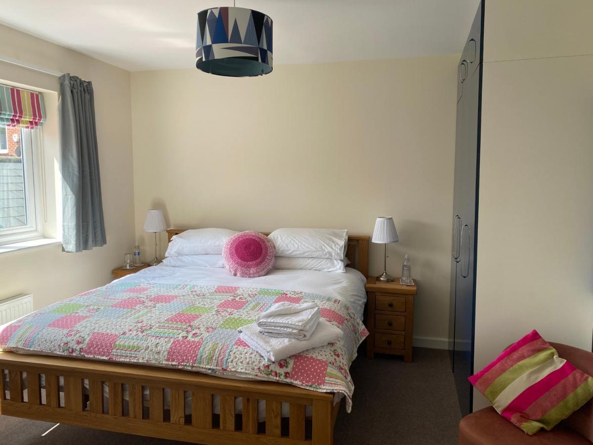 Wellington View One En Suite Shower And Super King Bed Extérieur photo